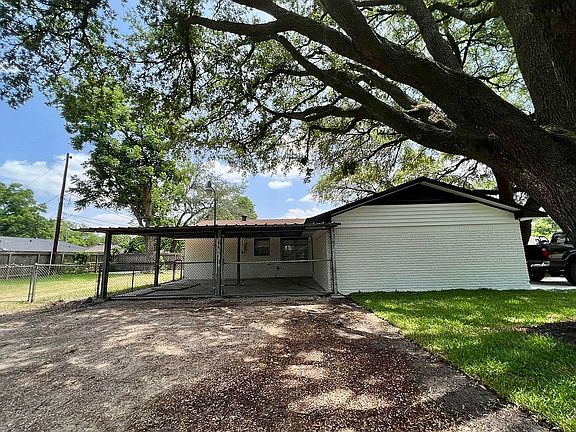 4th image of 623 E Riverwood Dr