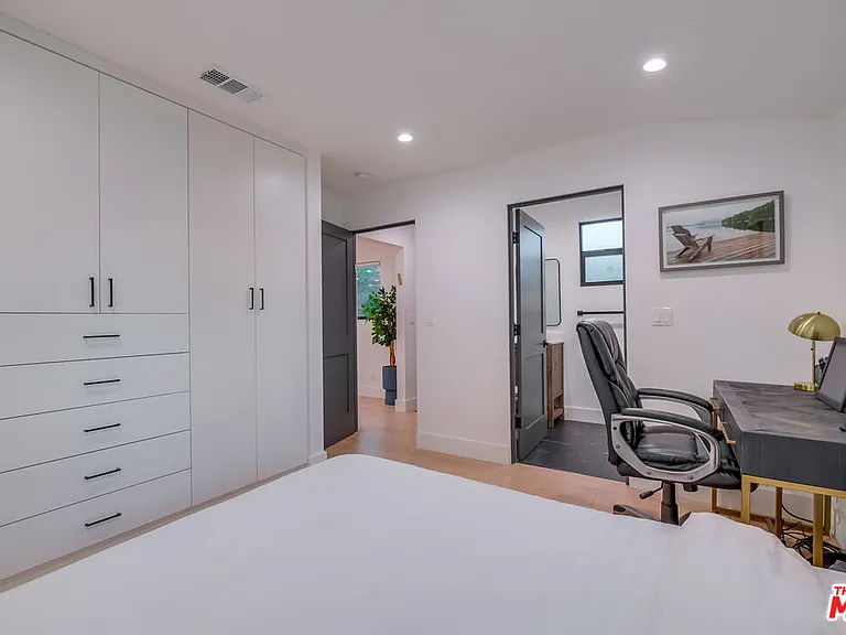5715 Corteen Pl — Photo 17