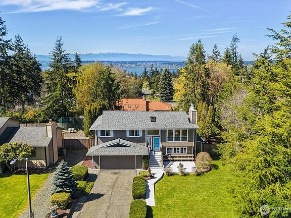 4th image of 8006 45th Avenue W