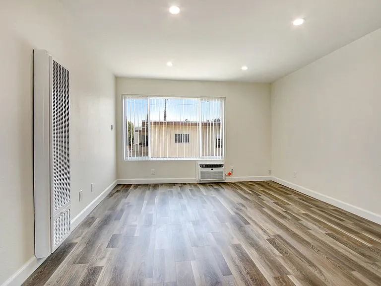 The Seville Apartments — Photo 44