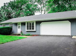 4 Brockway Dr, Oswego, IL 60543