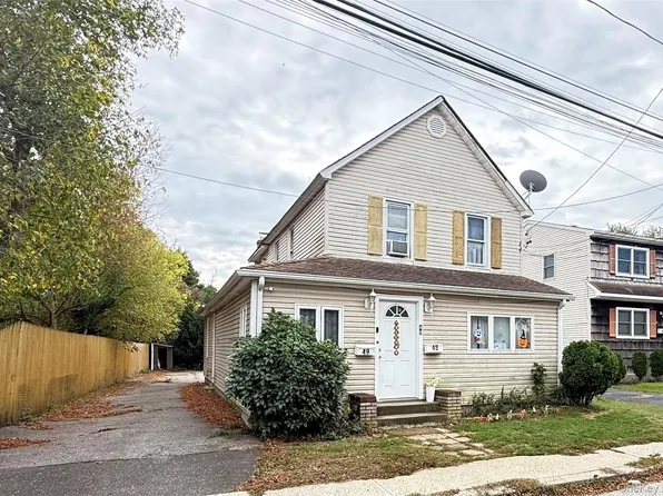 49 Railroad Avenue, Amityville, NY 11701