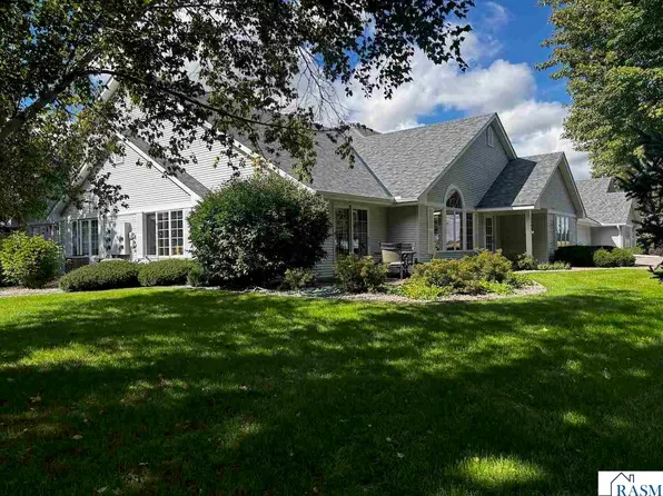 1203 Rockbend Pkwy, Saint Peter, MN 56082