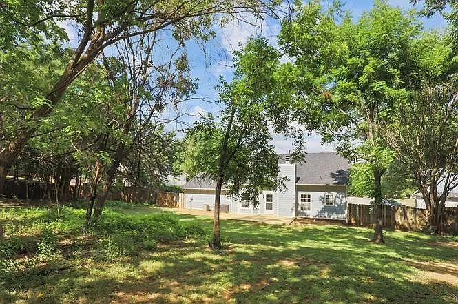 2201 E Bristol Pl — Photo 26