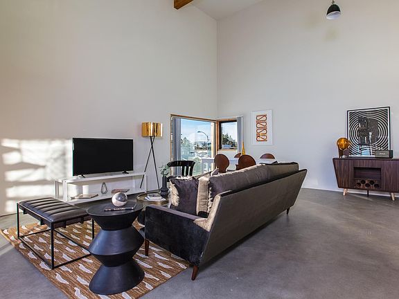 3rd image of 2305 University Ave #201