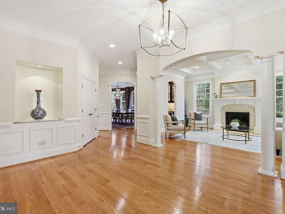 3rd image of 1889 Virginia Ave