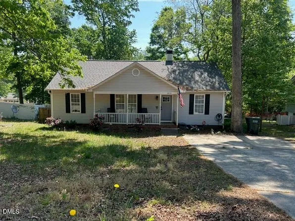 2910 Brittany Dr, Clayton, NC 27520