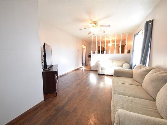 3rd image of 1135 Ernest Dr