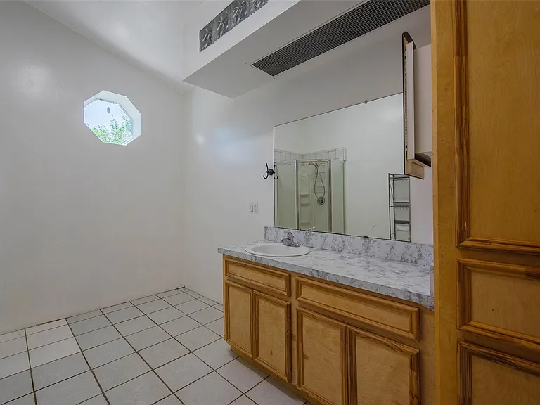 1208 Weyer St — Photo 22