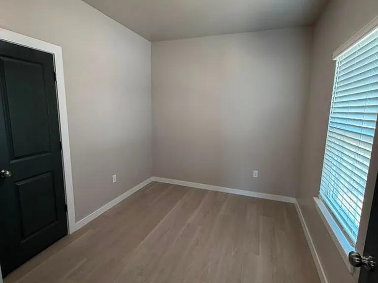 2415 SW J Ave — Photo 4