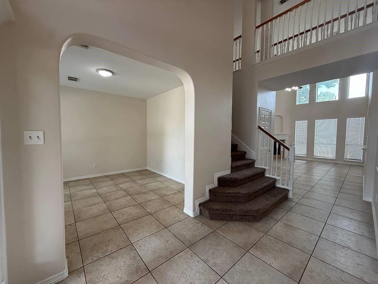 4 bed, 2.5 bath, 3084 sqft, $2,600 — Photo 4