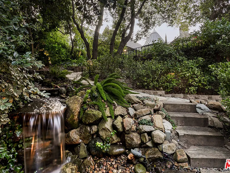 4880 Queen Florence Ln — Photo 36