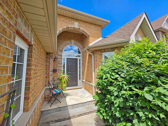 5th image of 65 McCaffery Cres