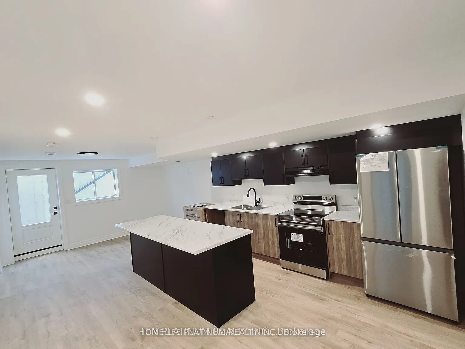 2 bed, $1,900 — Photo 1
