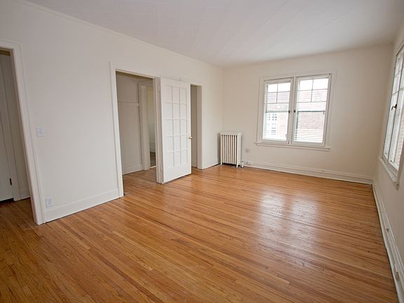 3rd image of 95 Lexington Pkwy S #109