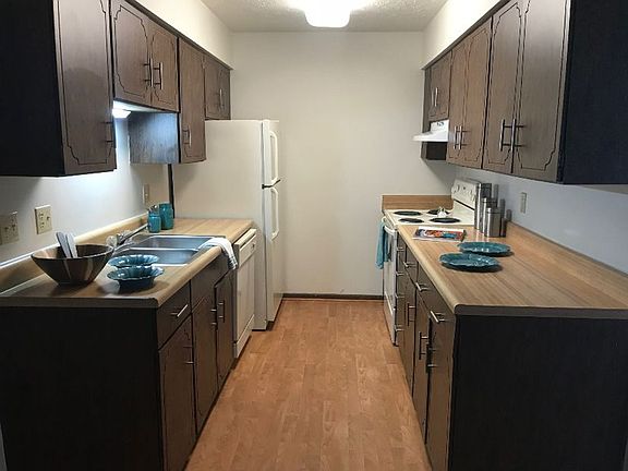 5th image of 7805 Harney St #144