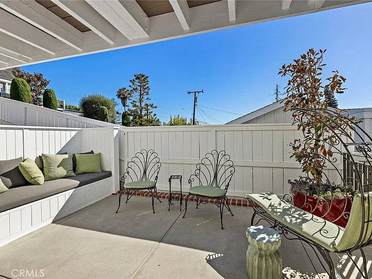 690 Cuprien Way — Photo 25