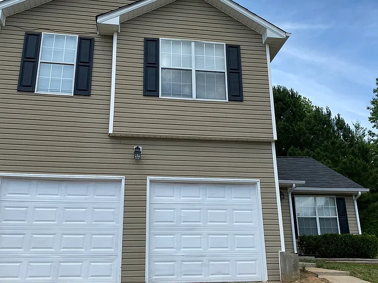 1608 Amelia Ct — Photo 2