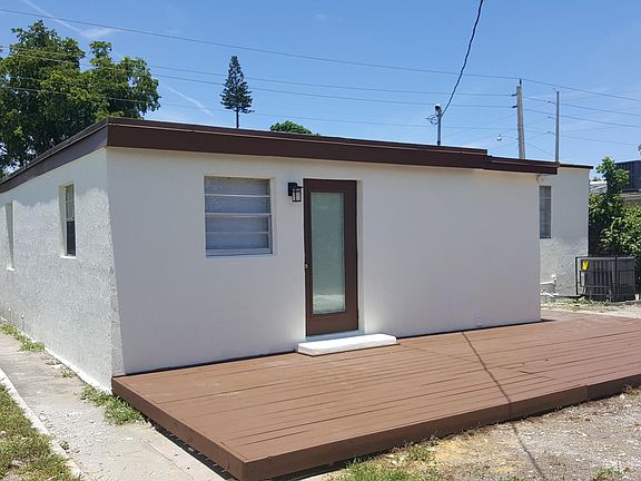 4th image of 2118 Plunkett Ct