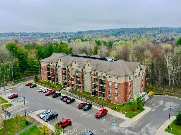 43 Ferndale Dr S #104, Barrie, ON L4N 5W6