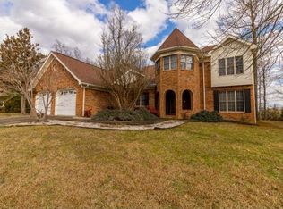 1016 Forrest Ridge Dr, Kingsport, TN 37660