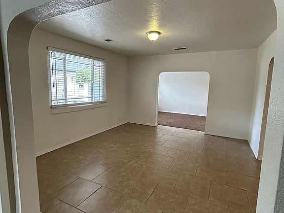 5th image of 915 Edith Blvd SE APT A