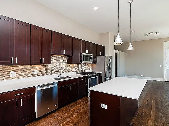 4601 N. Ravenswood Ave. — Photo 4