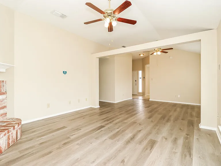 4001 Periwinkle Dr — Photo 3
