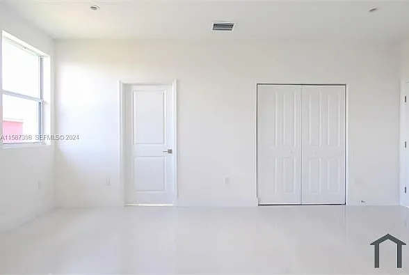 15631 SW 11th Ter — Photo 13