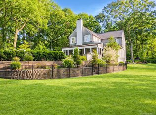 39 Barkers Point Rd, Port Washington, NY 11050