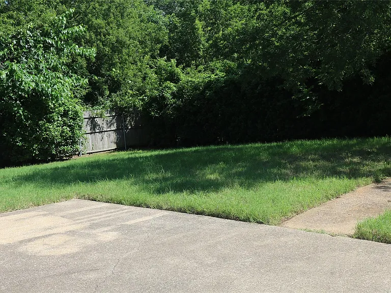 627 Cherry Ln — Photo 18