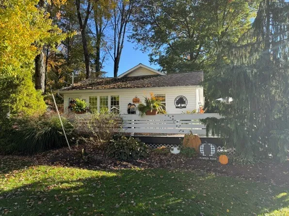 11967 Sagwaw Ave, Conneaut Lake, PA 16316
