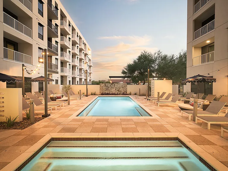 Huxley Scottsdale — Photo 9