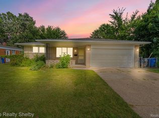 25496 Taylor Dr, Warren, MI 48089