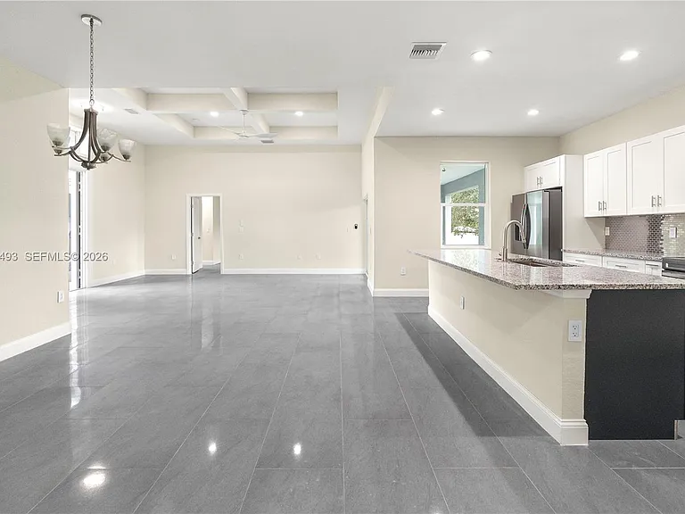 1043 Albert Ave — Photo 7