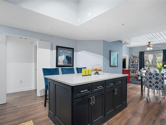 3rd image of 2421 W Horatio St Unit 819