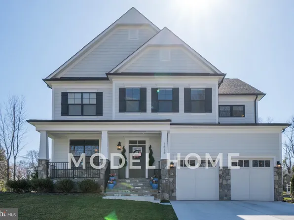 7518 Fisher Dr, Falls Church, VA 22043