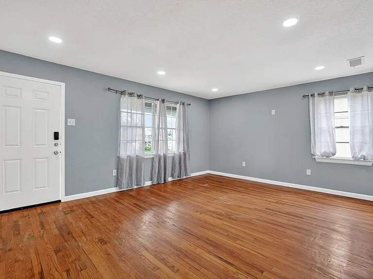 4427 Leddy Dr — Photo 8
