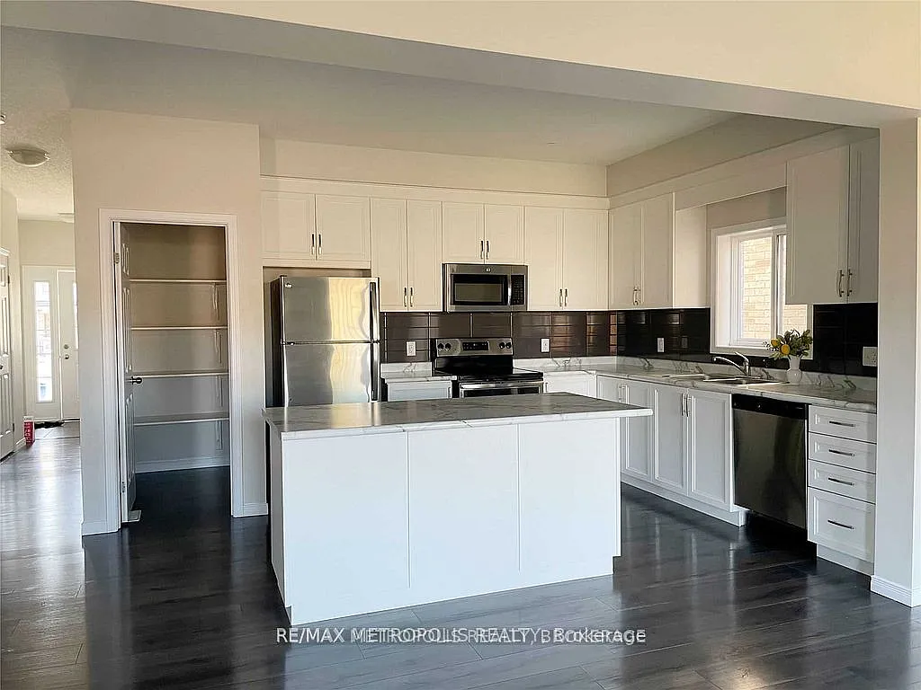 5 bed, $3,300 — Photo 4