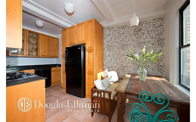 Sold by Douglas Elliman | media 14