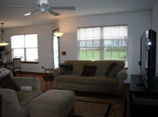 7066 S Stratton Ln, Gurnee, IL 60031