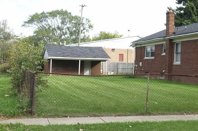 1449 Greenwood Ave photo 1