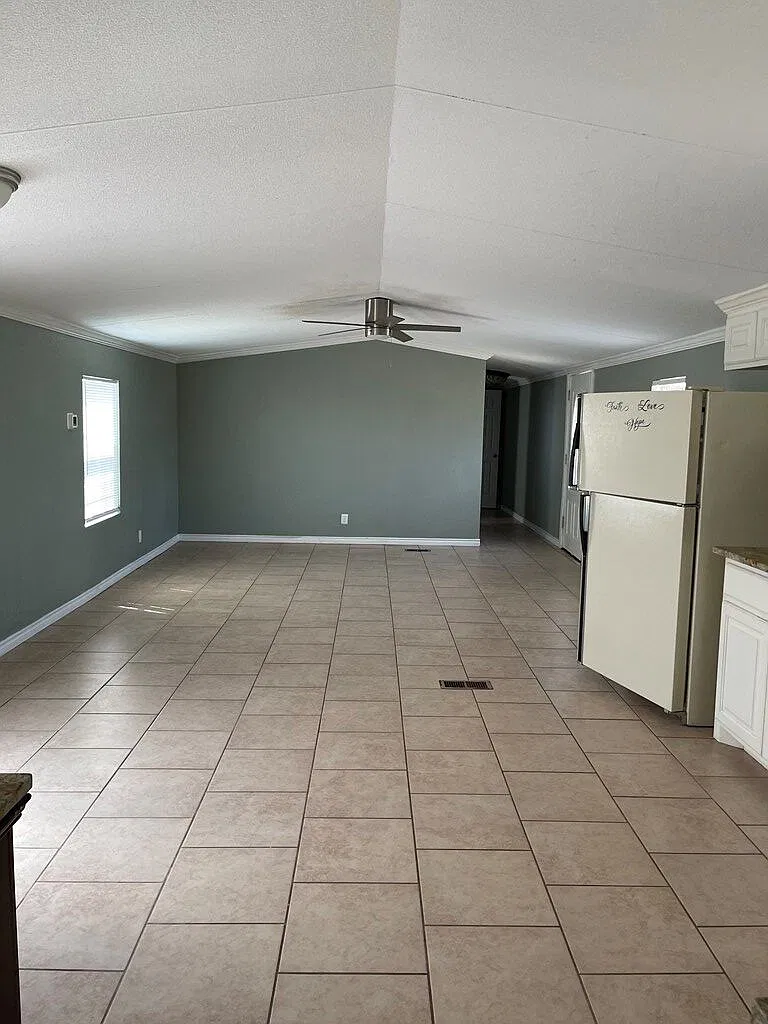 3 bed, 2.0 bath, 1216 sqft, $1,800 — Photo 3