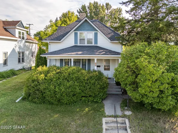 217 E 6th St, Crookston, MN 56716