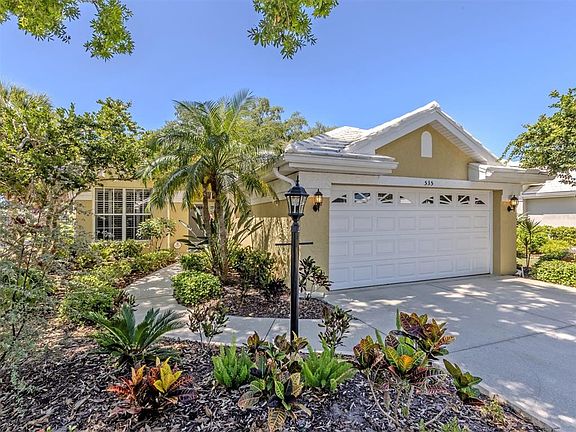3rd image of 535 Fallbrook Dr