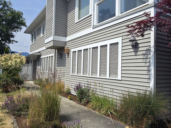 229 E 1st St #3