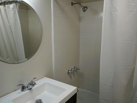 3rd image of 1915 W 82nd St #2