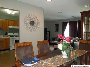 96 Oak Ln, Eatontown, NJ