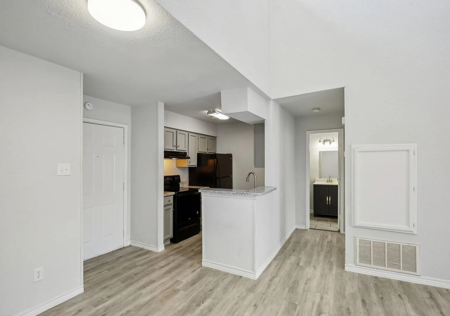 1 Bedroom Apt for lease in Lake Conroe Area — Photo 3