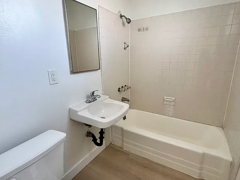 16640 Crenshaw — Photo 11